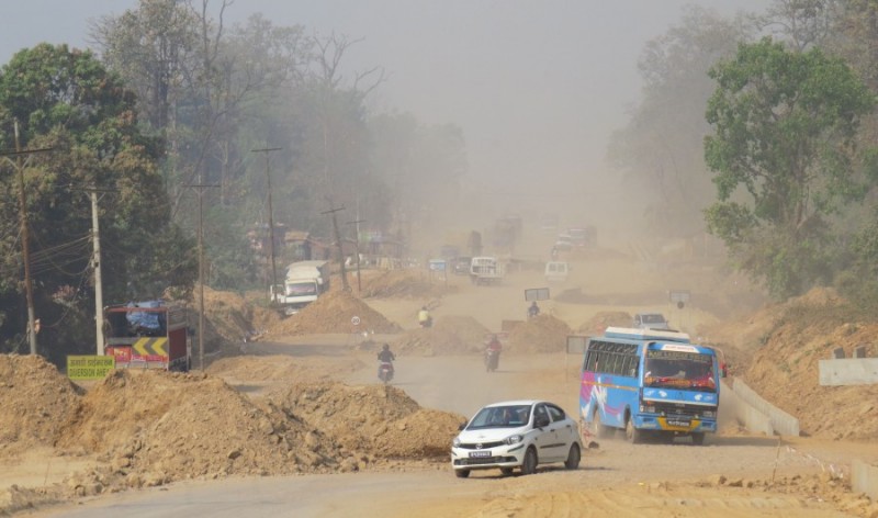 नारायणगढ–बुटवल  सडकखण्ड: घाम लाग्दा धुलो, पानी परे  हिलो !